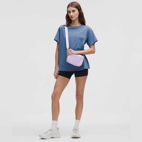Lululemon Everywhere Crossbody Bag 2L Metal Hardware- Lavender Frost/Gold - Picture 1 of 5